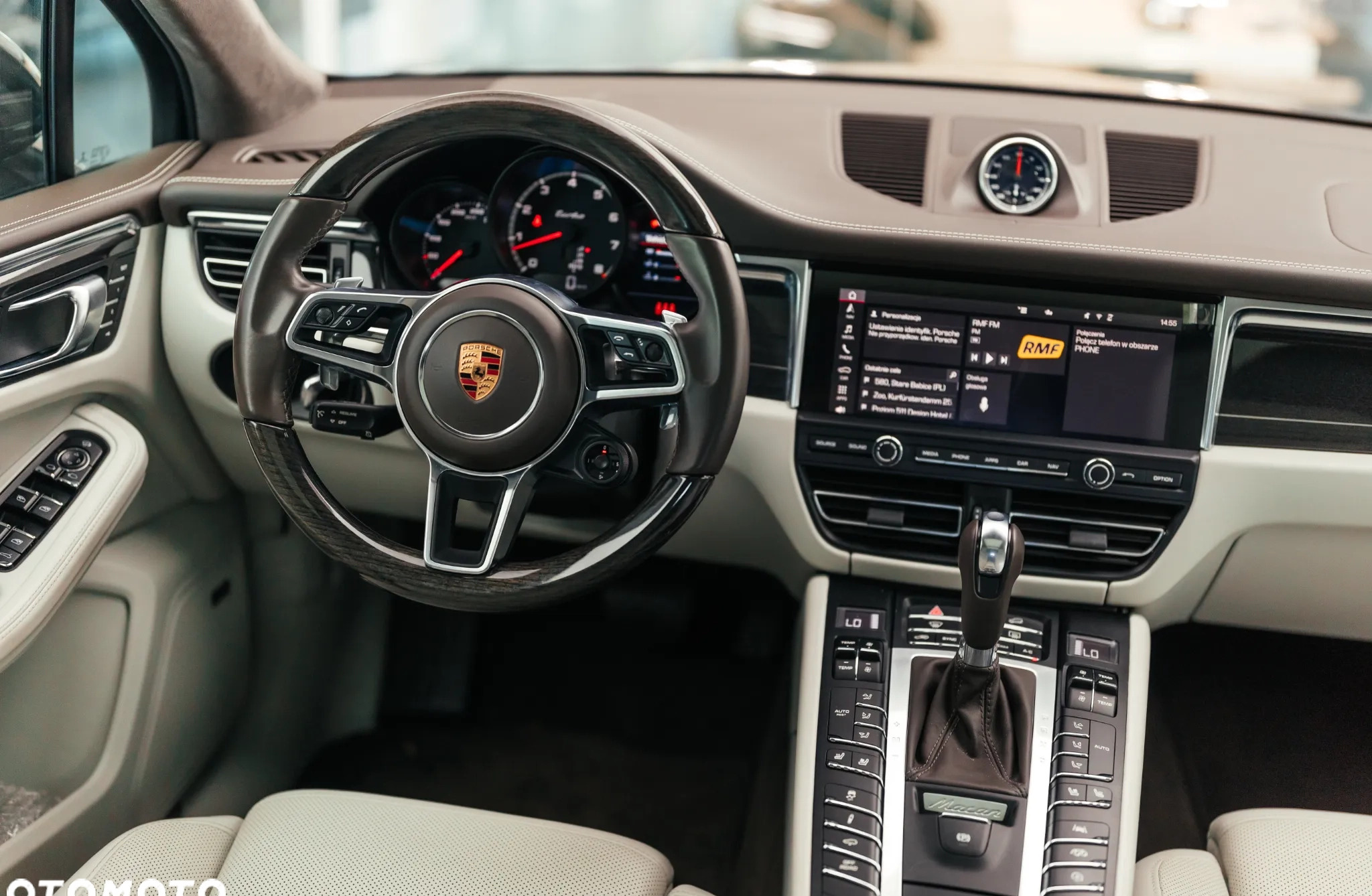 Porsche Macan cena 349900 przebieg: 46200, rok produkcji 2019 z Dąbie małe 562